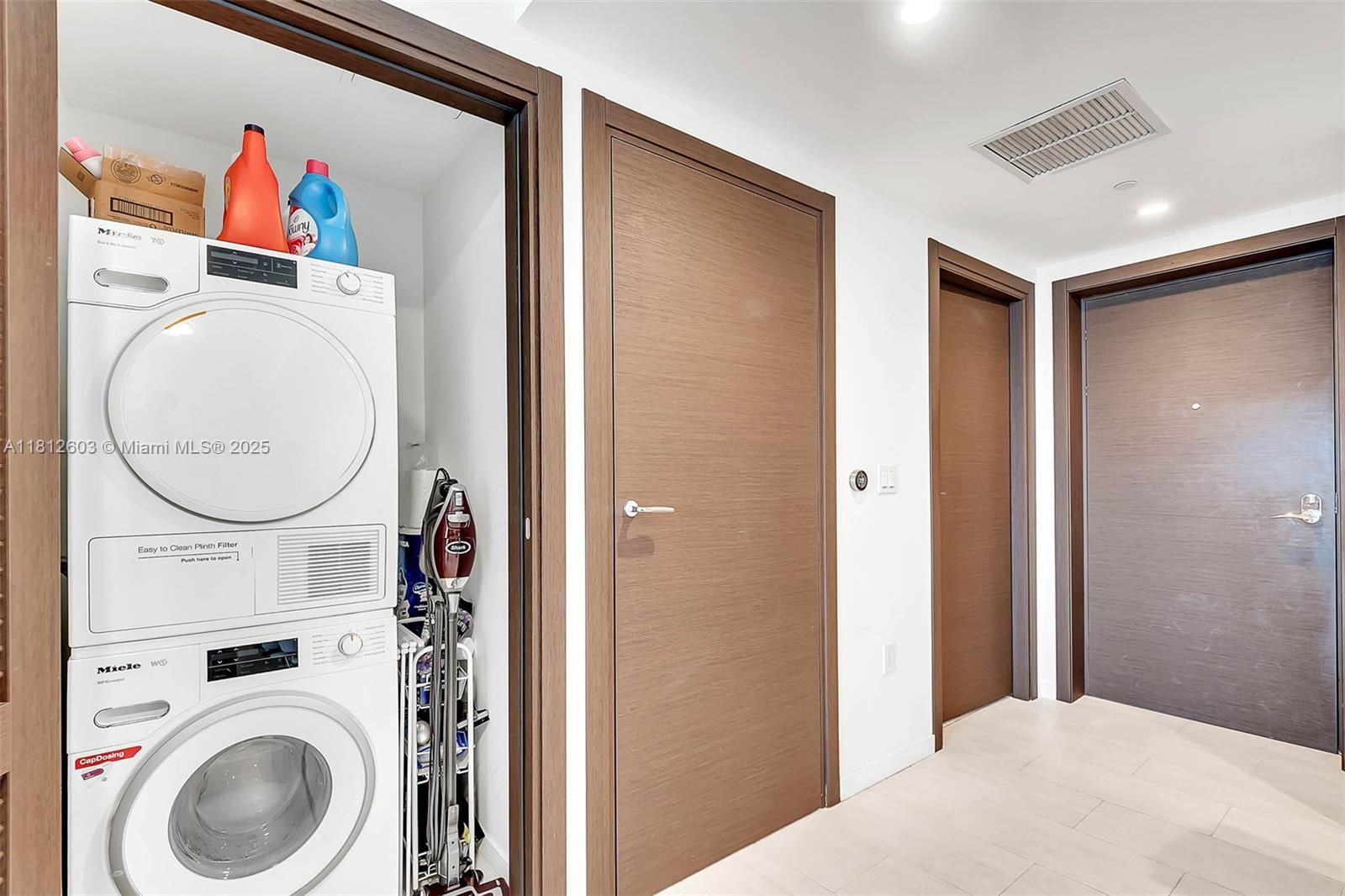 1000 Brickell Plz #3206, Miami FL 33131