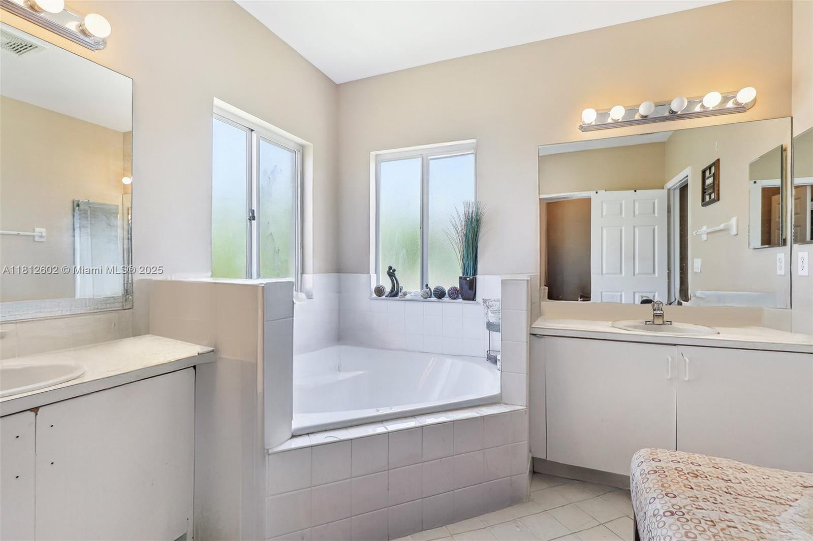 3582 NE 9th St, Homestead, Florida image 7