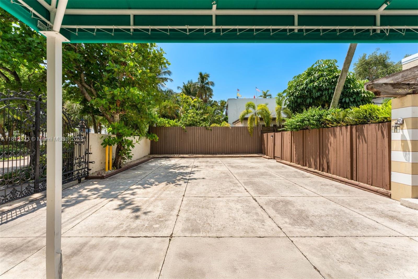 1870 S Bayshore Dr, Miami, Florida image 22