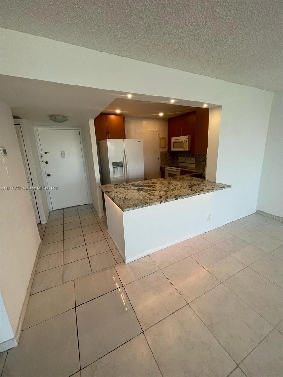 401 Golden Isles Dr #1116, Hallandale Beach, Florida image 8