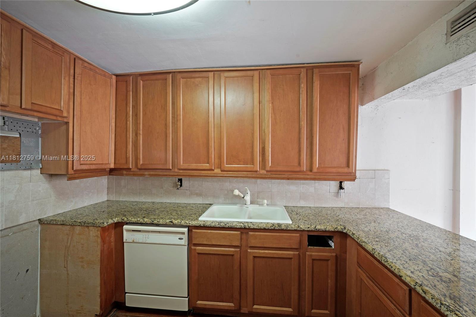 1950 W 56th St #2311B, Hialeah, Florida image 8