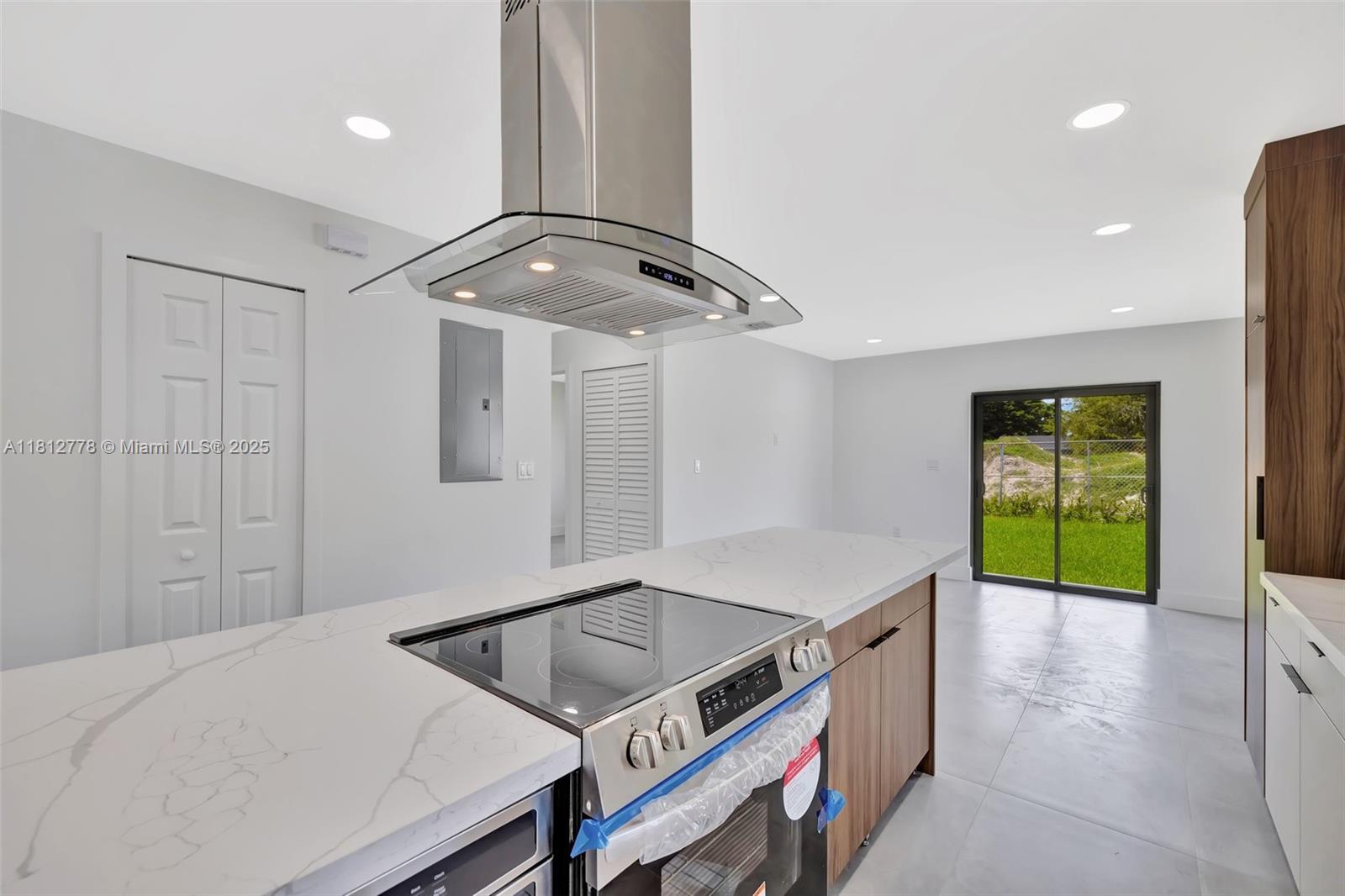 2411 NW 153 St, Miami Gardens, Florida image 33