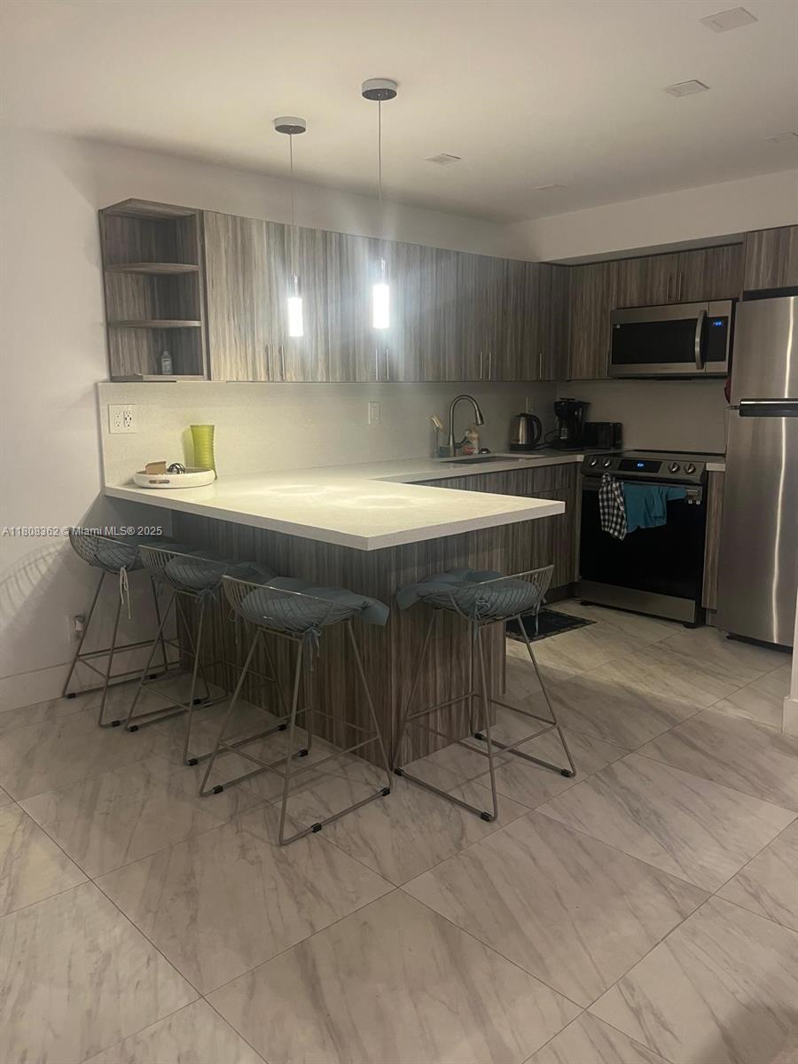 2145 Pierce St #422, Hollywood, Florida image 2