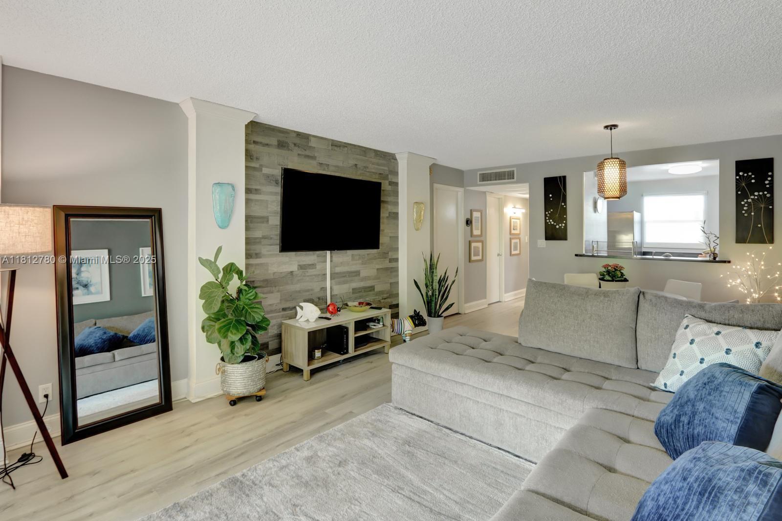 103 Royal Park Dr #3D, Oakland Park, Florida image 1