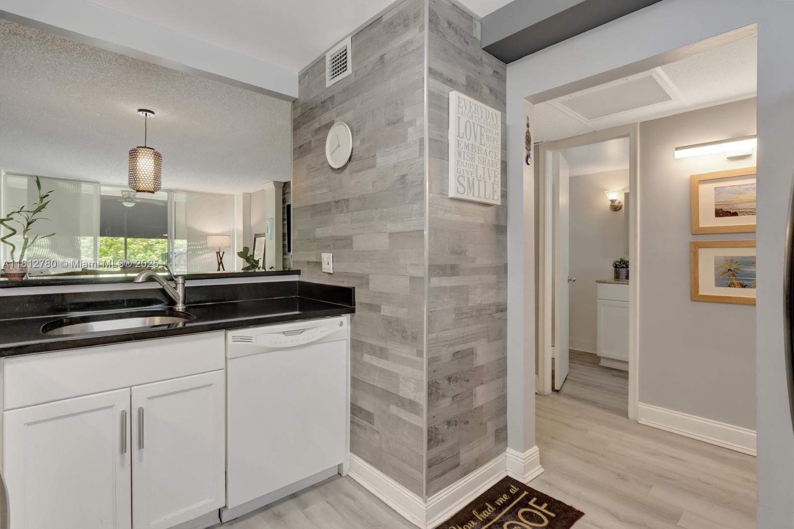 103 Royal Park Dr 3D