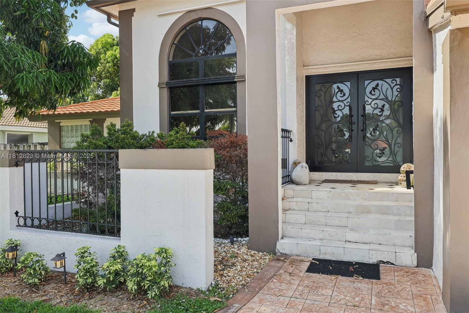 15050 E Falcons Lea Dr, Davie, Florida image 4