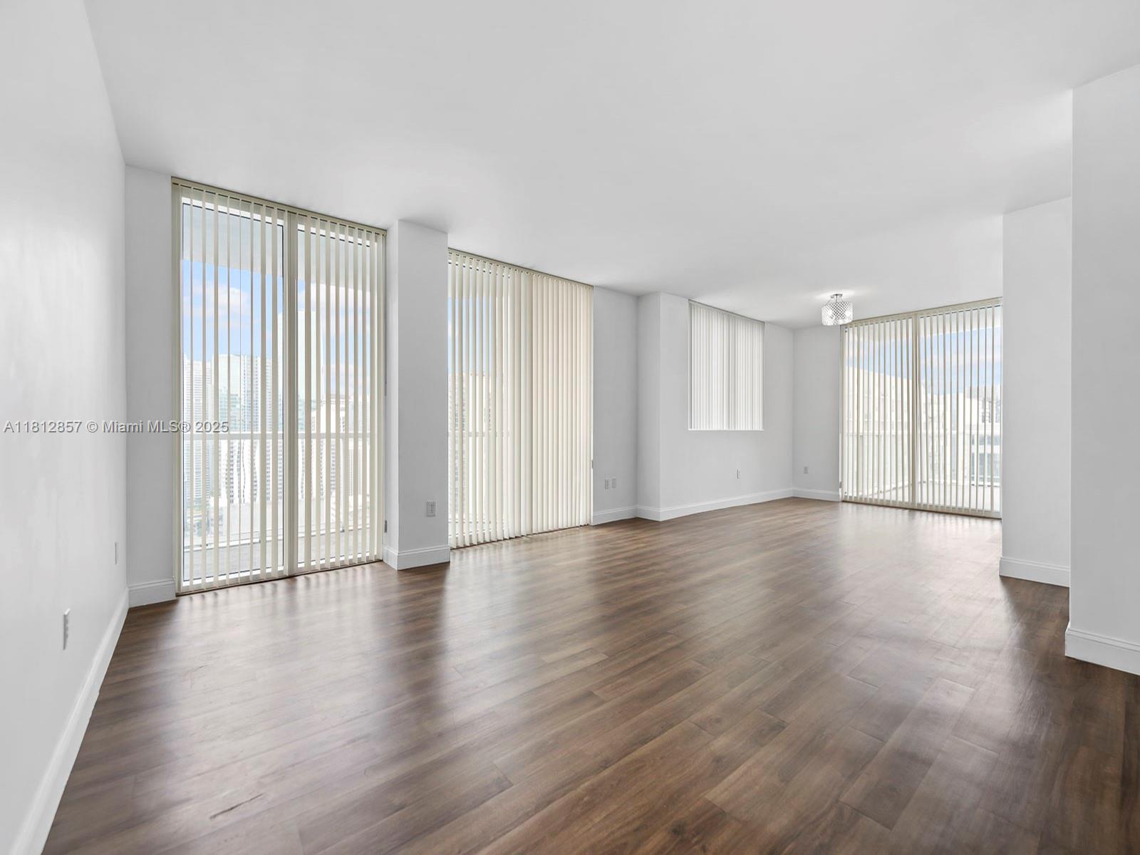253 NE 2nd St #3108, Miami, Florida image 2
