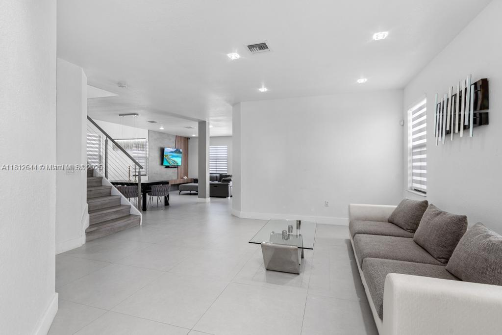 10023 NW 89th Ter, Doral, Florida image 7