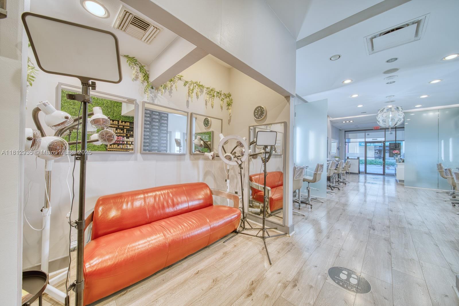 Full Service Beauty Salon On Sunset Dr & 57th Ave