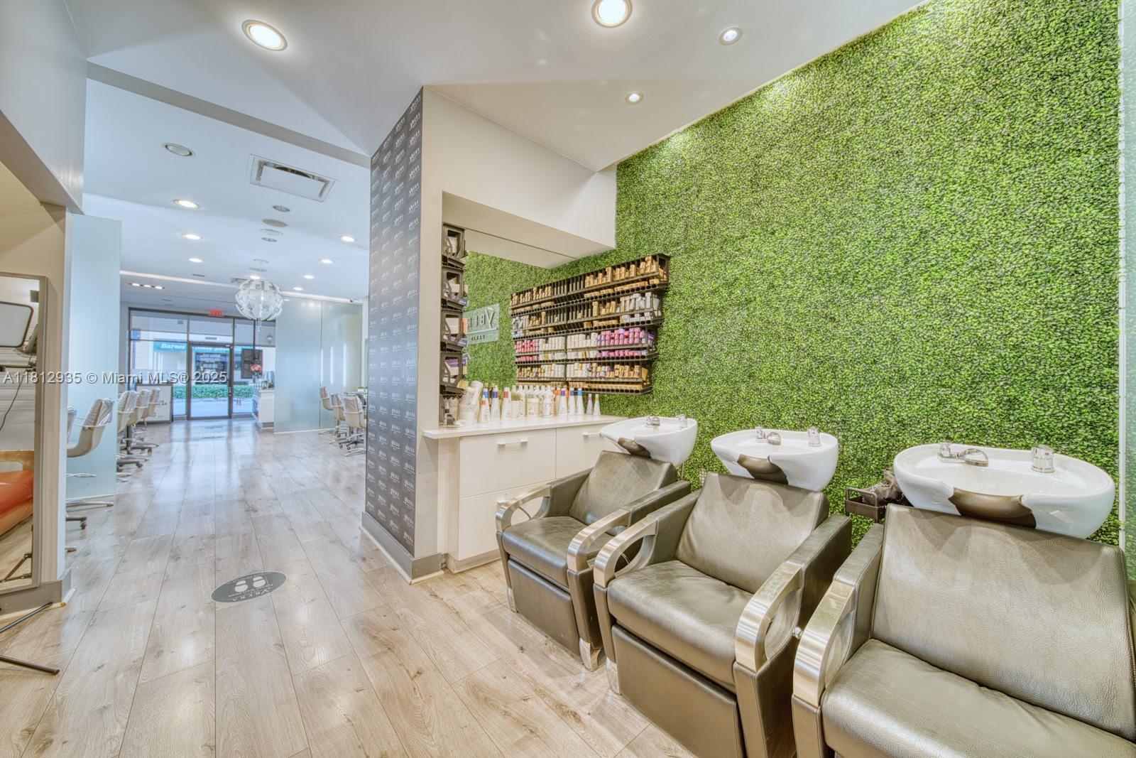Full Service Beauty Salon On Sunset Dr & 57th Ave