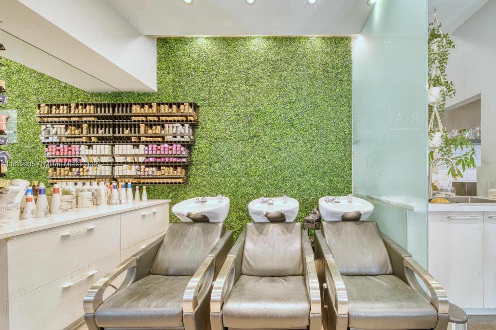 Full Service Beauty Salon On Sunset Dr & 57th Ave