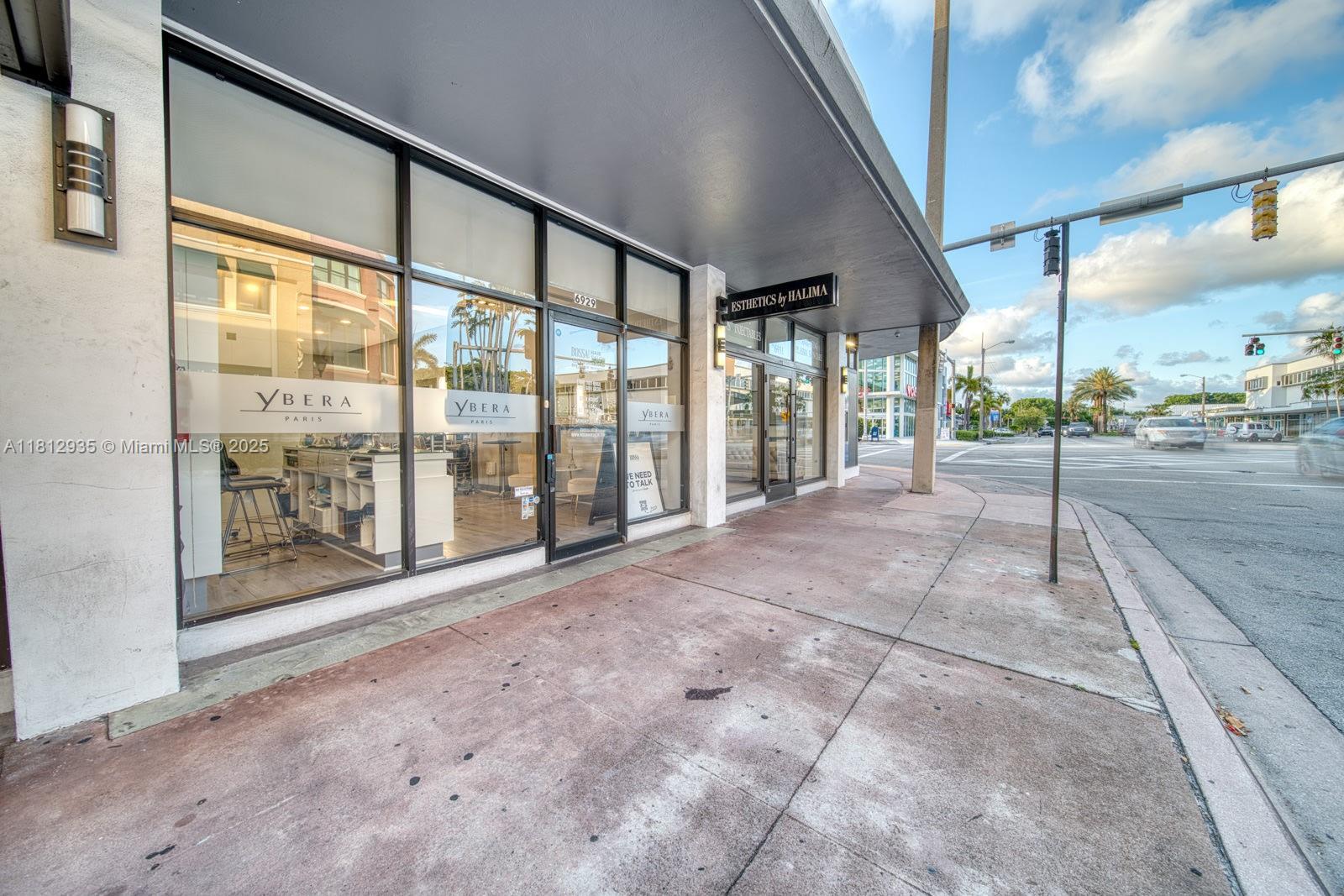 Full Service Beauty Salon On Sunset Dr & 57th Ave