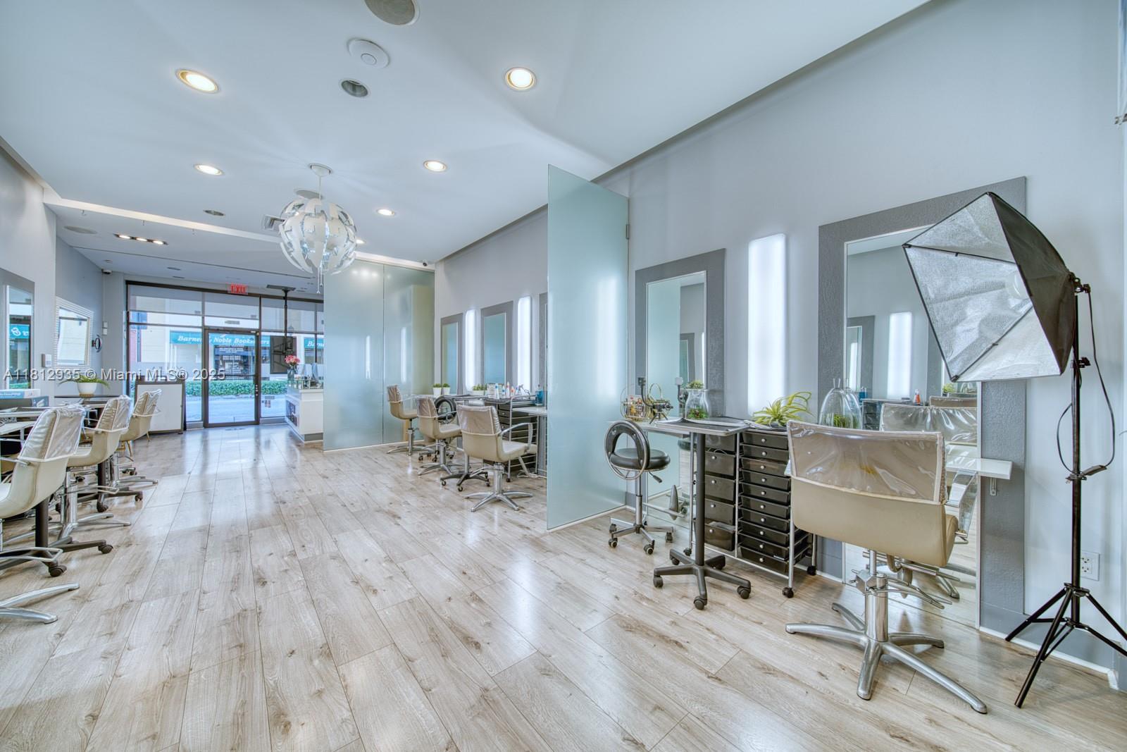Full Service Beauty Salon On Sunset Dr & 57th Ave