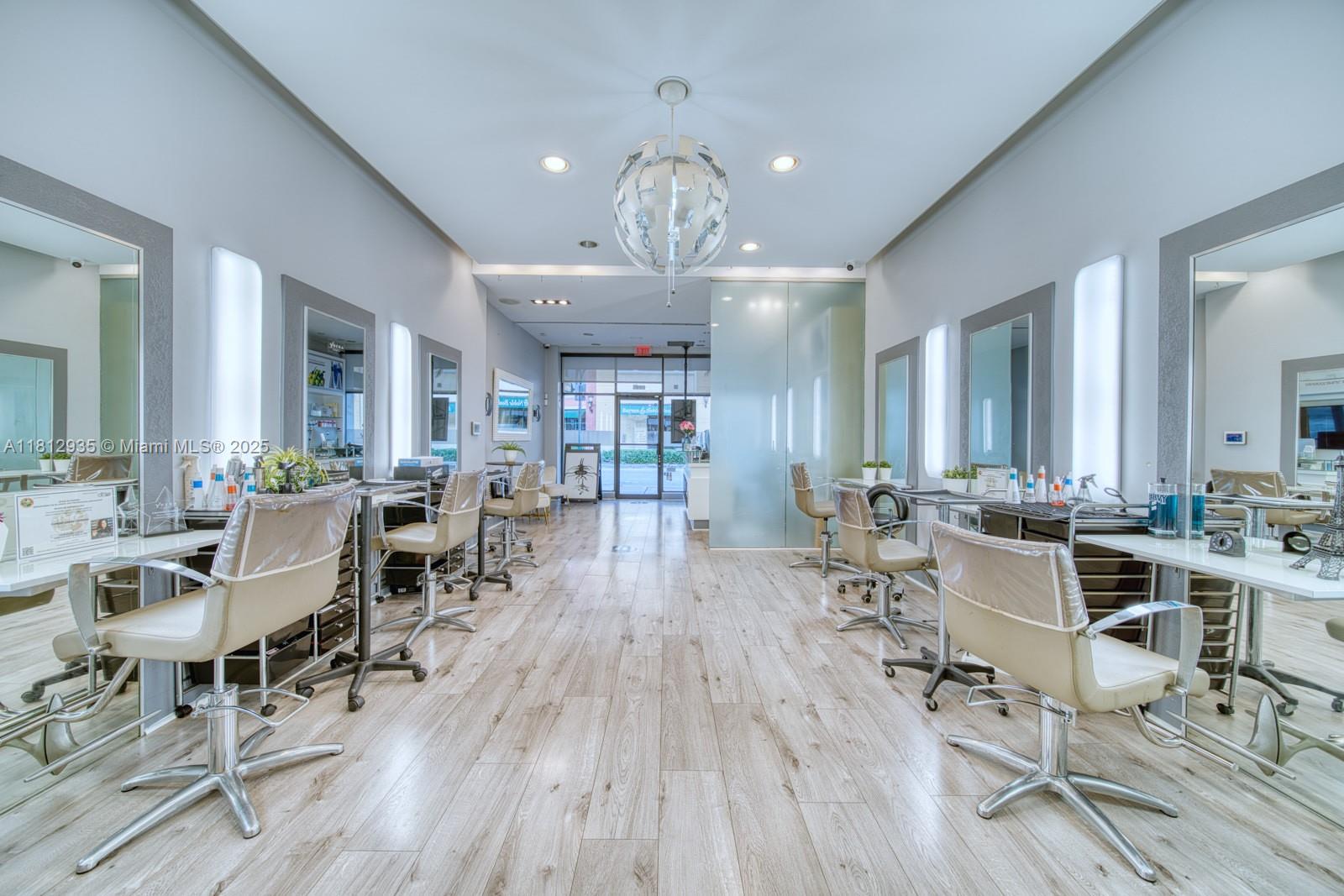 Full Service Beauty Salon On Sunset Dr & 57th Ave