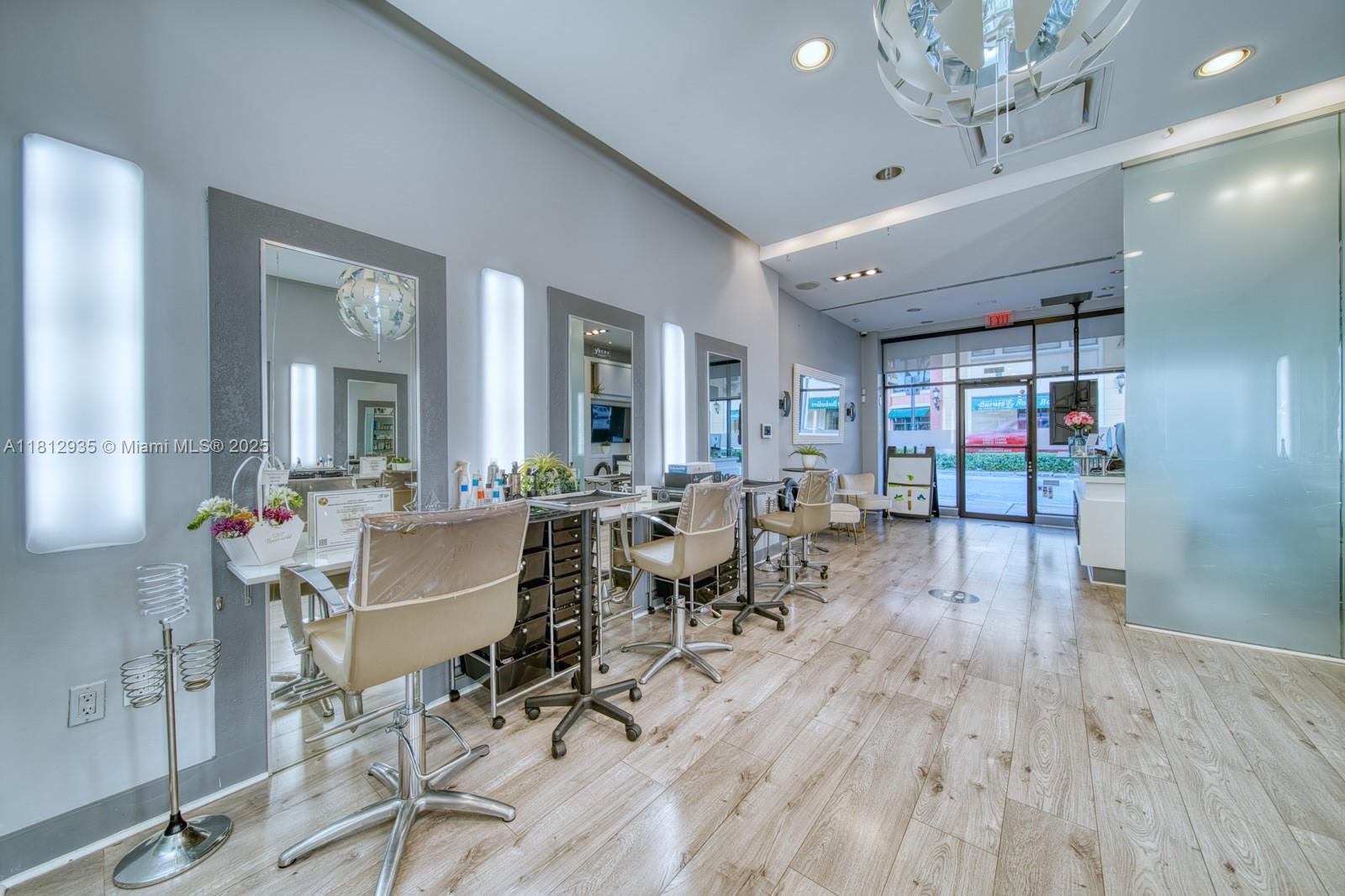 Full Service Beauty Salon On Sunset Dr & 57th Ave