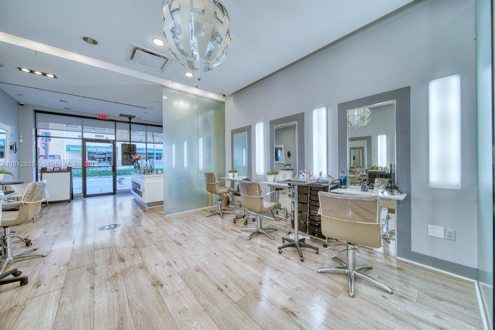 Full Service Beauty Salon On Sunset Dr & 57th Ave