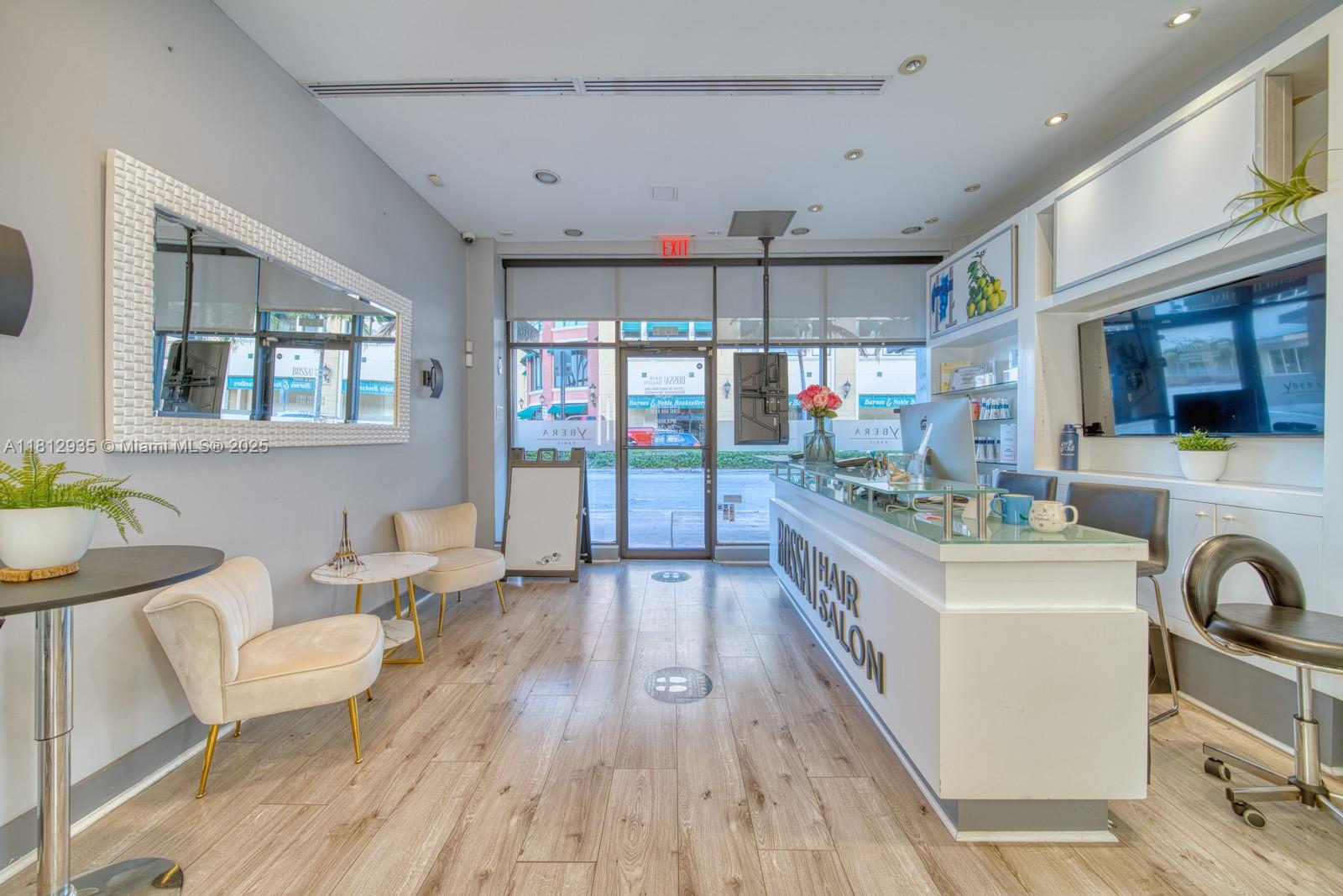 Full Service Beauty Salon On Sunset Dr & 57th Ave