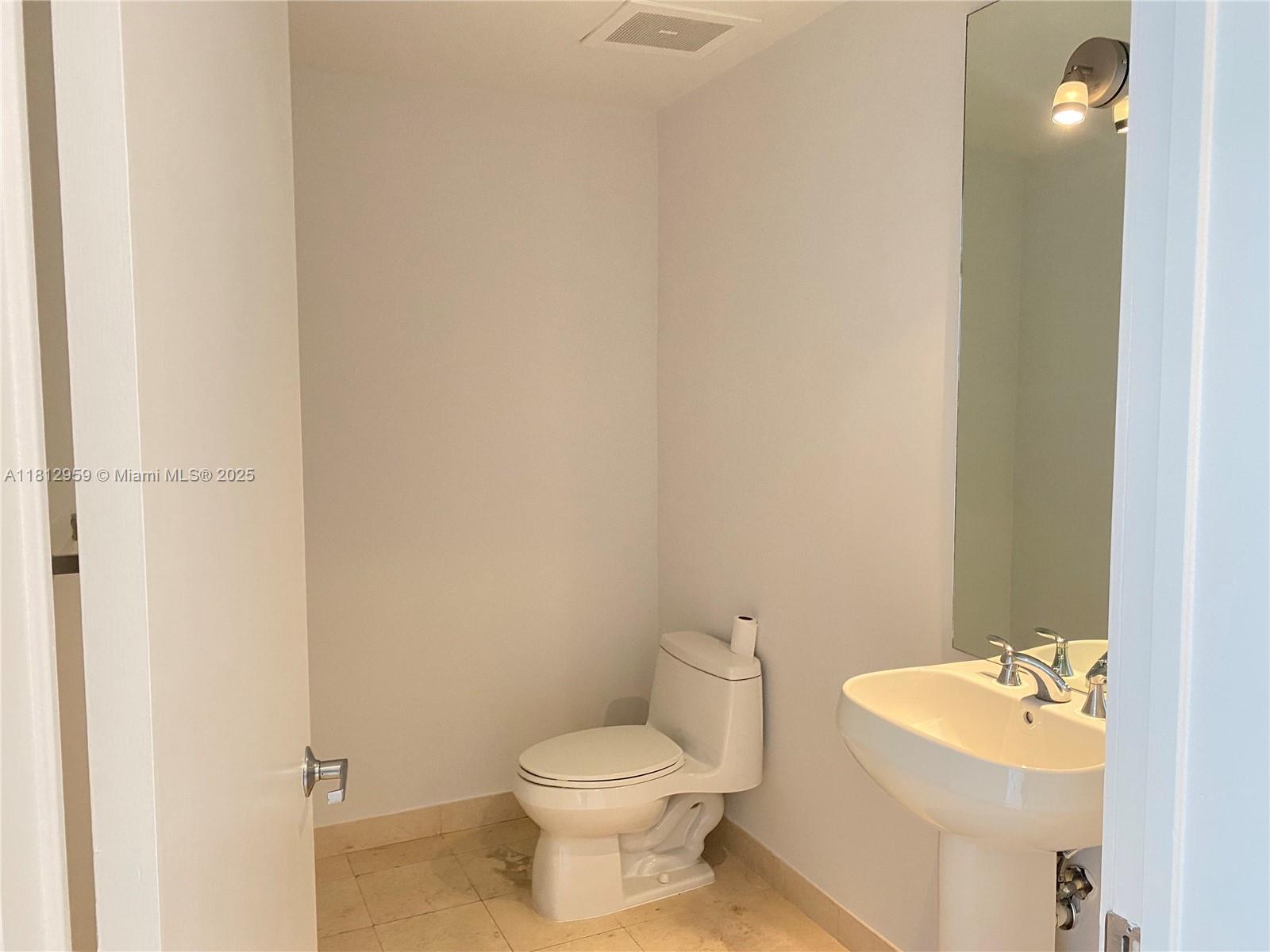 1060 BRICKELL AV #1009, Miami FL 33131