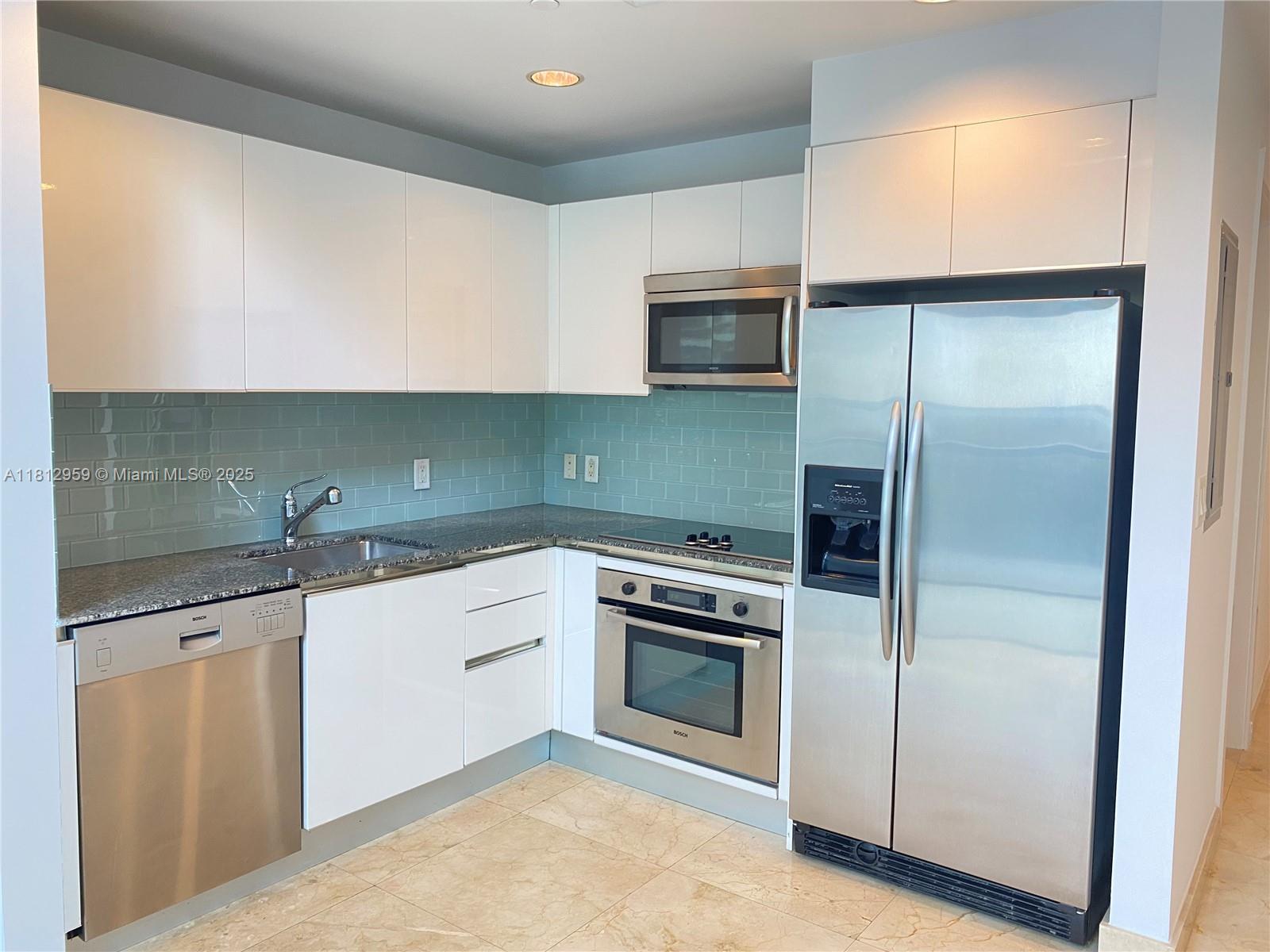 1060 BRICKELL AV #1009, Miami FL 33131