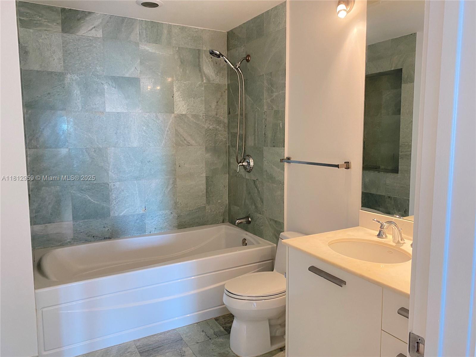 1060 BRICKELL AV #1009, Miami FL 33131