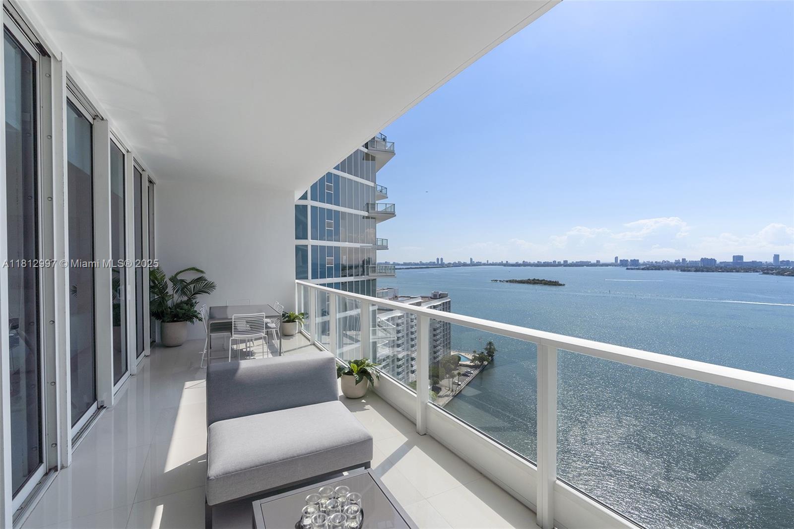 Apartamento para Alugar em Miami, FL