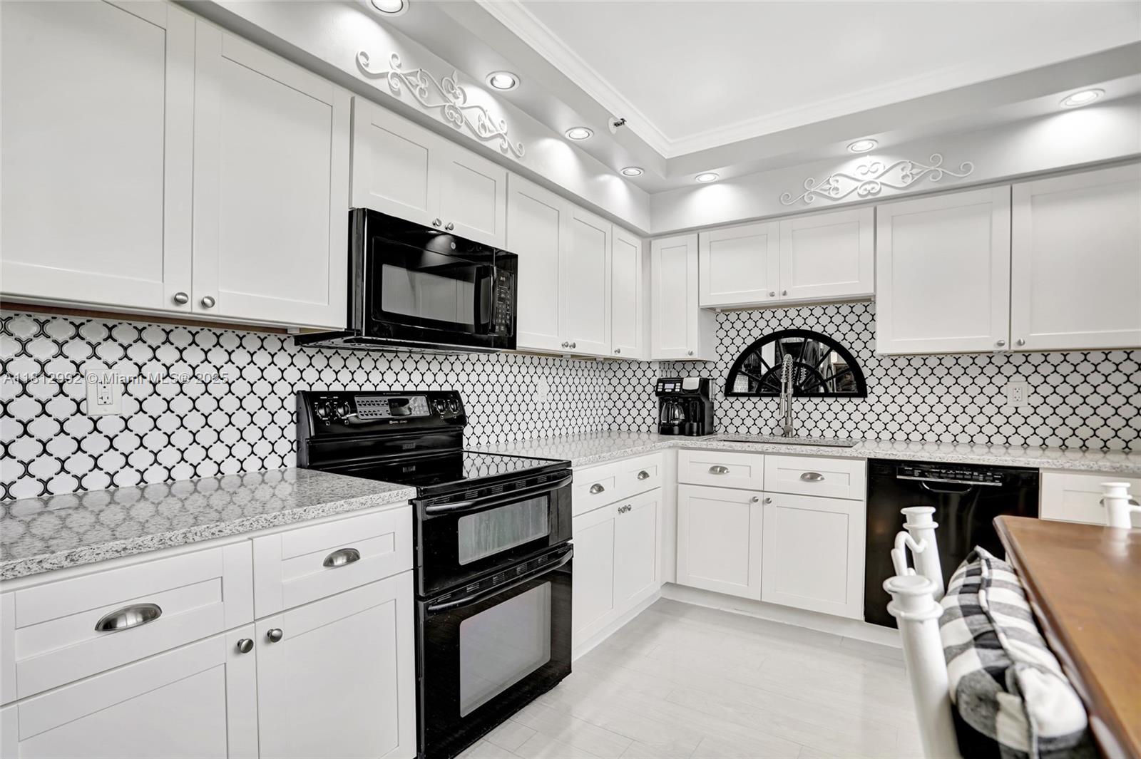 2300 NE 33rd Ave #402, Fort Lauderdale, Florida image 2