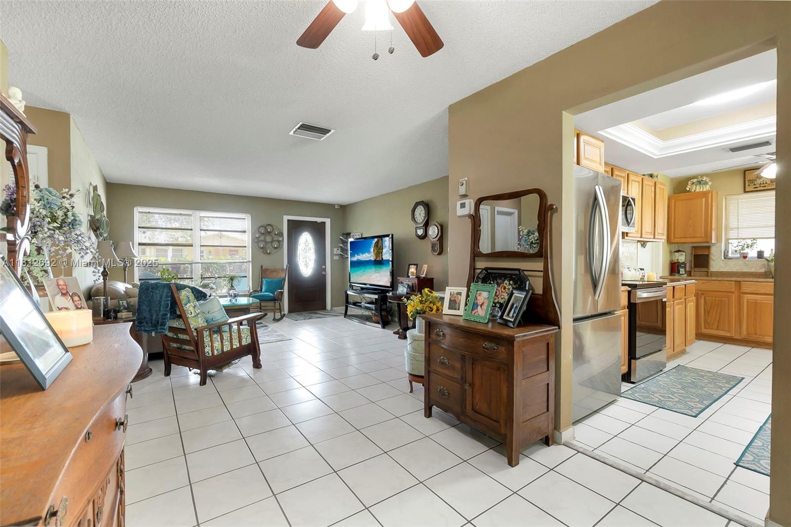 5714 NW 66th Ter, Tamarac, Florida image 2