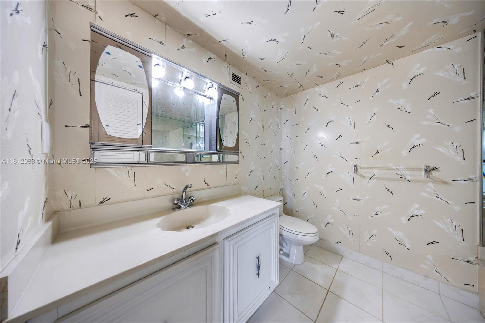 800 Parkview Dr #729, Hallandale Beach, Florida image 20