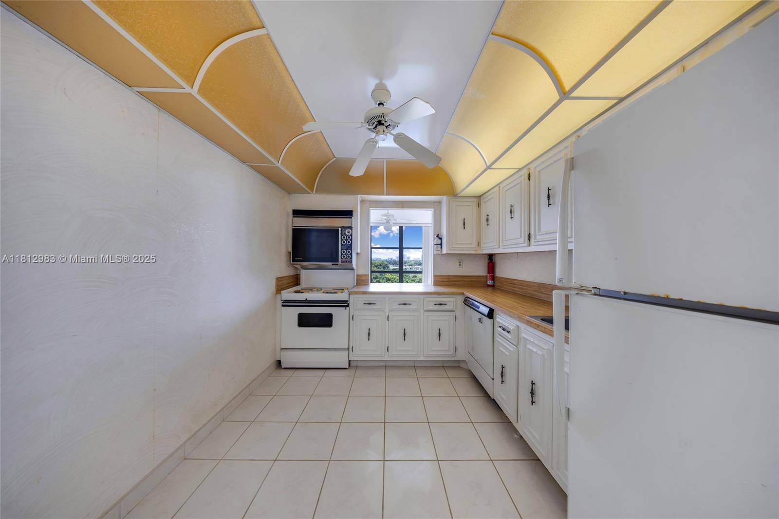 800 Parkview Dr #729, Hallandale Beach, Florida image 7