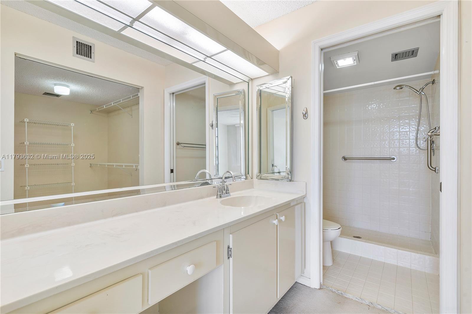 10332 E Clairmont Cir #209, Tamarac, Florida image 17