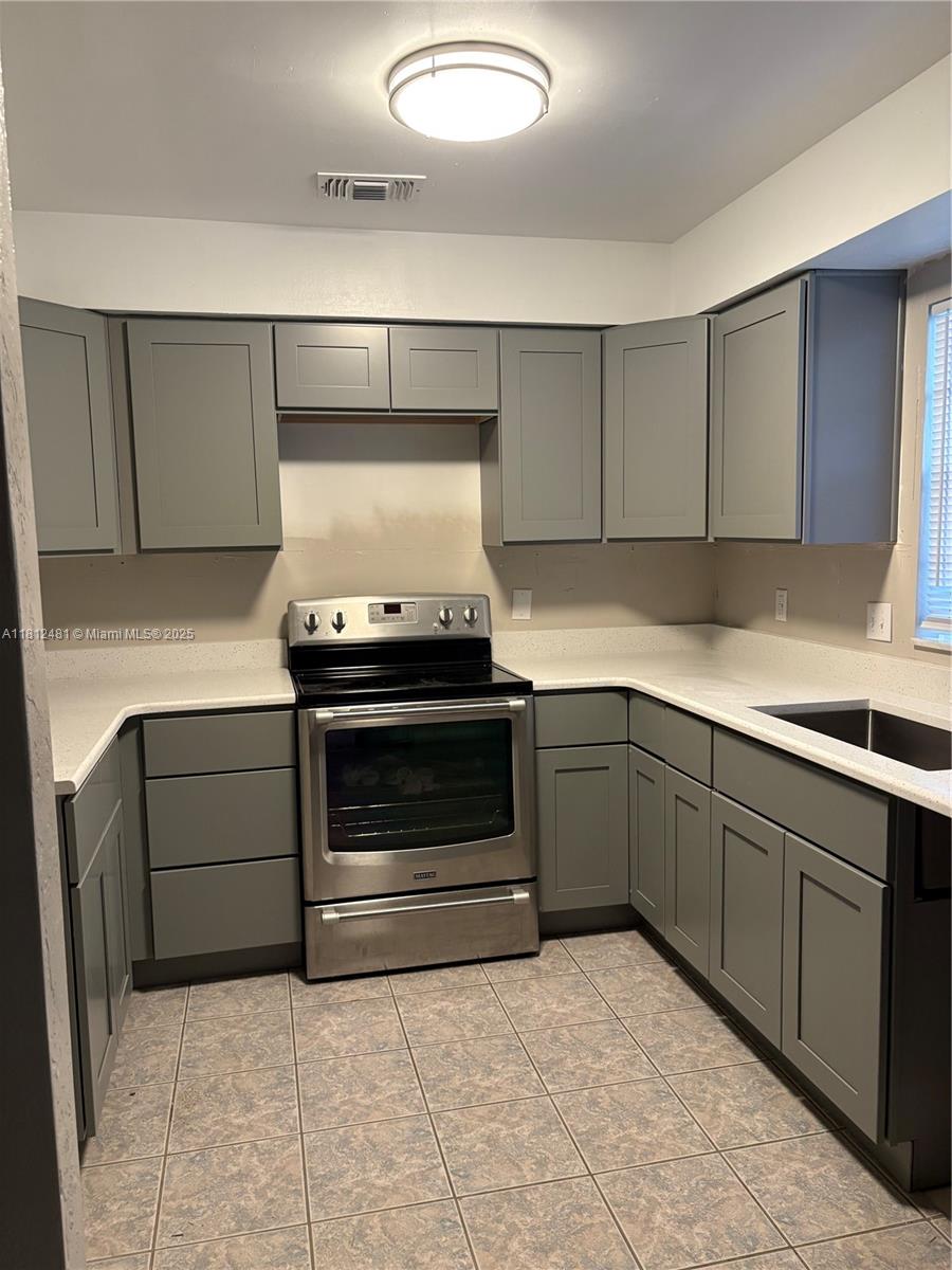 264 N Evans Circle, Deltona, Florida image 2