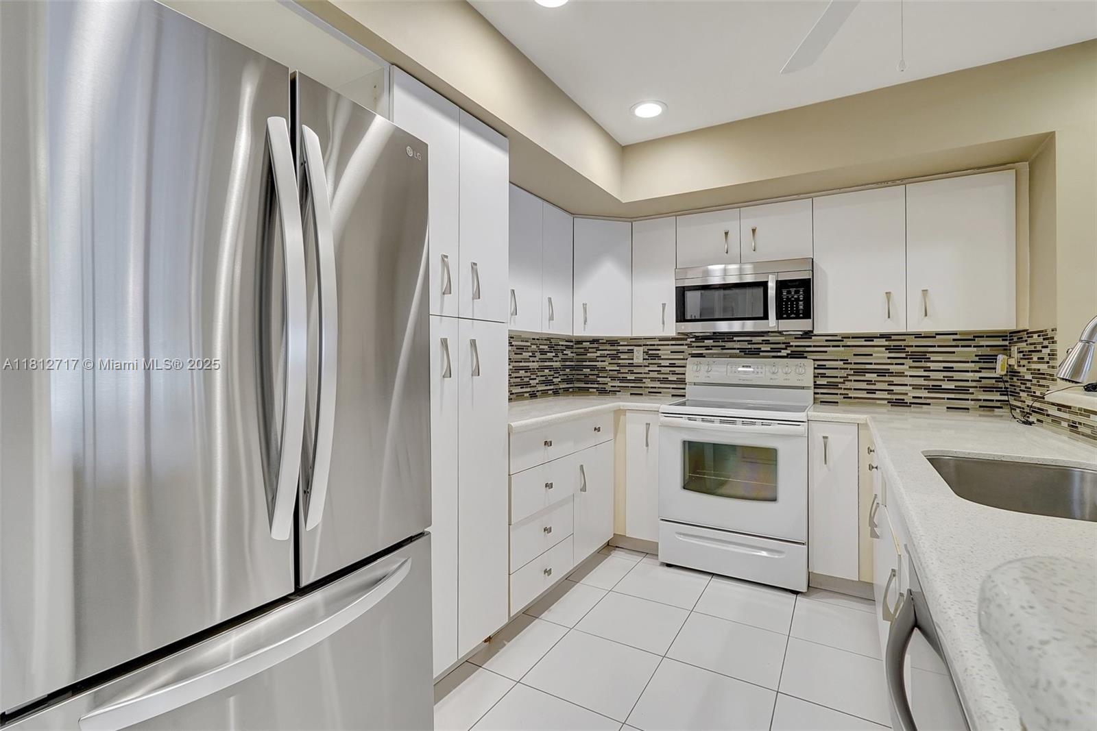 15461 Kippford Ct, Miami Lakes, Florida image 27