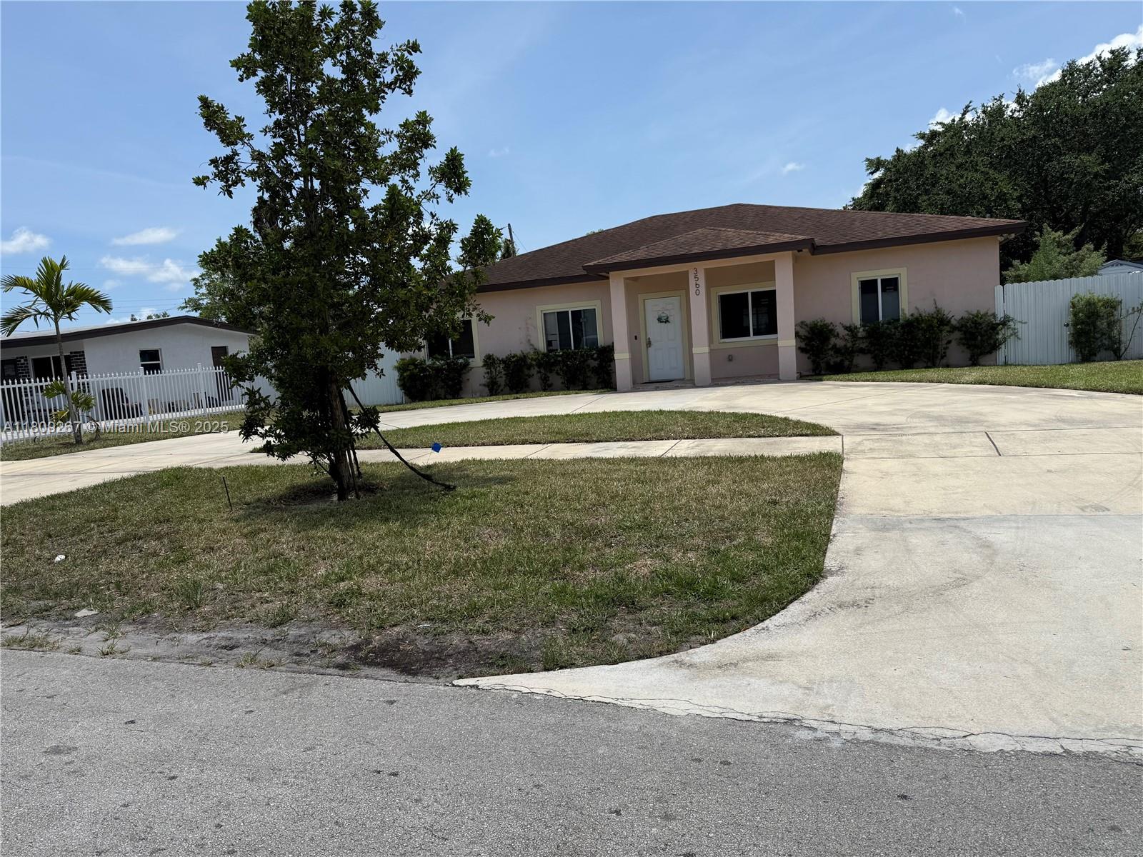 3560 NW 212th St, Miami Gardens, Florida image 1