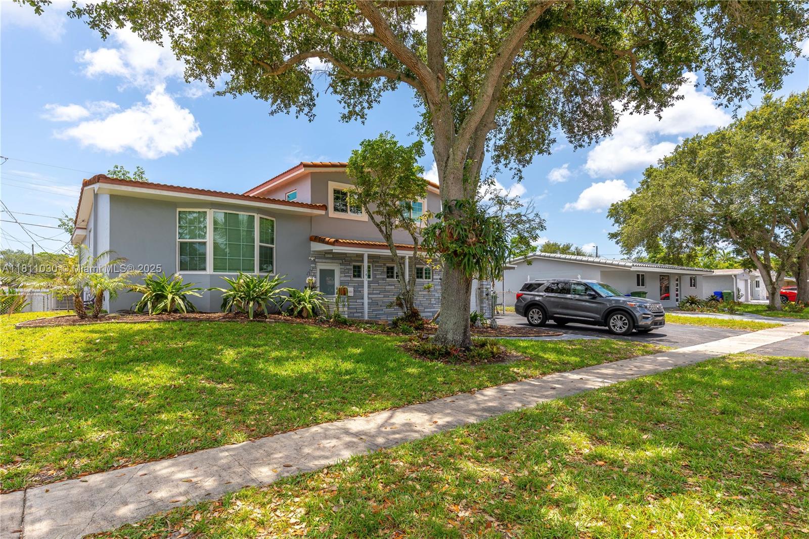 141 NW 72nd Way, Pembroke Pines, Florida image 3