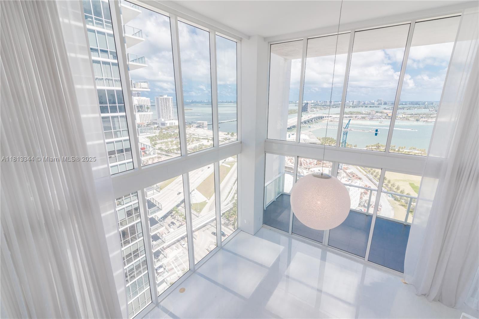 1040 Biscayne Blvd #2504, Miami FL 33132