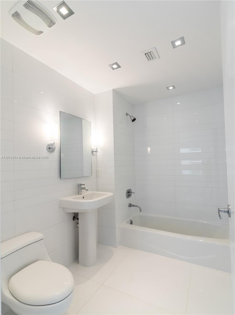 1040 Biscayne Blvd #2504, Miami FL 33132
