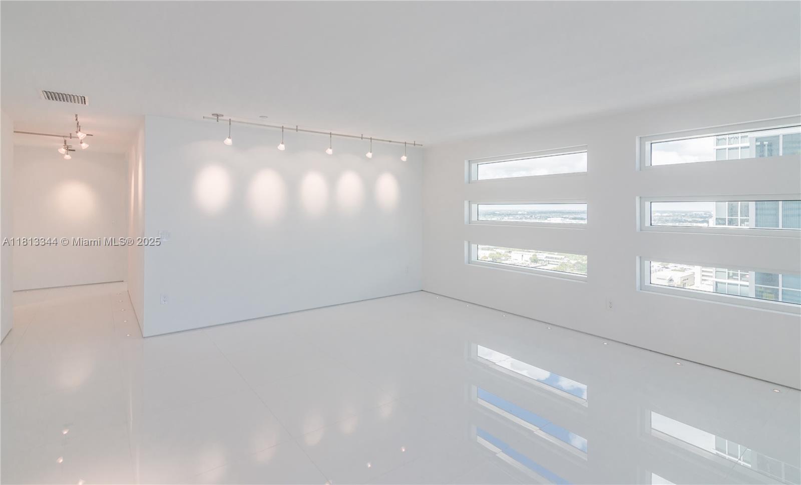 1040 Biscayne Blvd #2504, Miami FL 33132