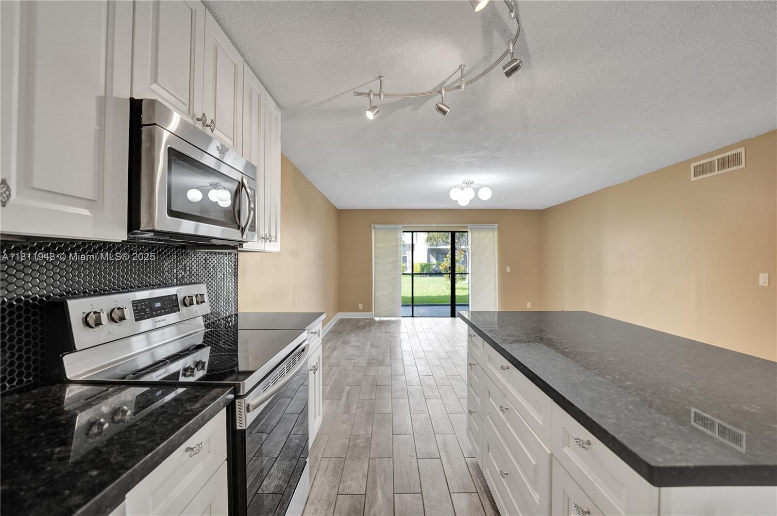 304 Racquet Club Rd #105, Weston, Florida image 8
