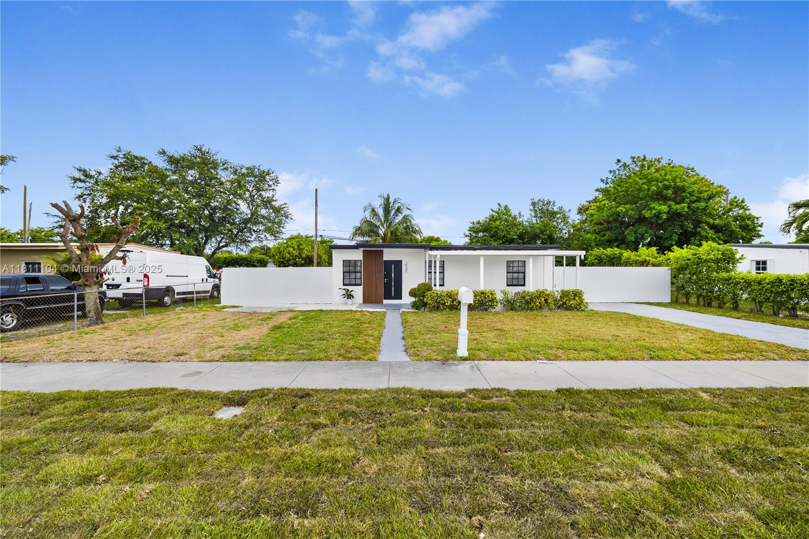 2545 NW 159th Ter, Miami Gardens, Florida image 3