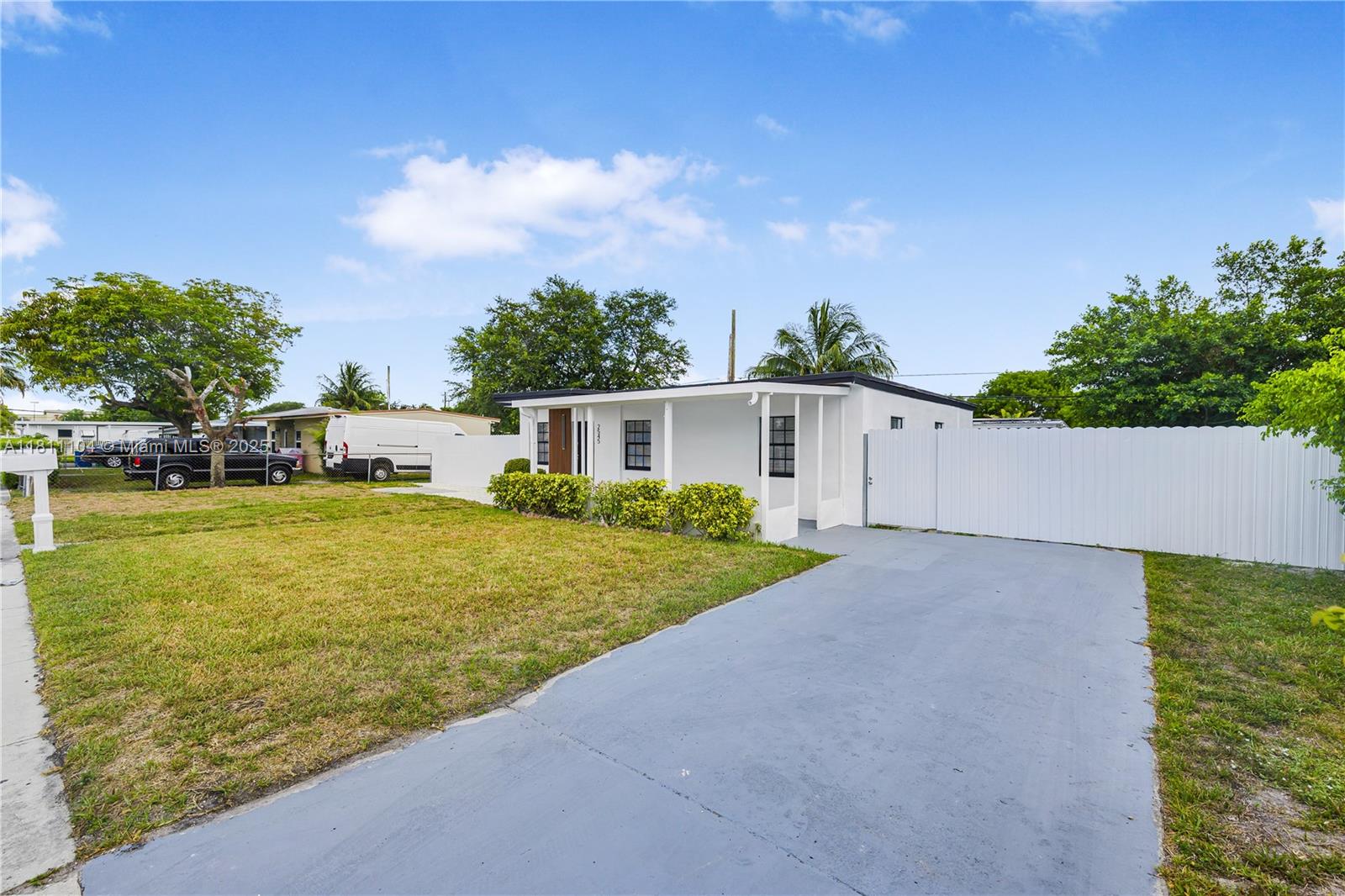 2545 NW 159th Ter, Miami Gardens, Florida image 5