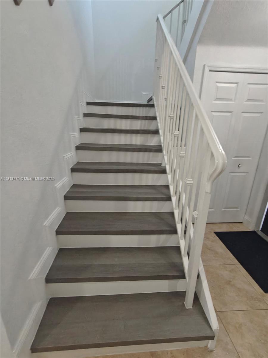 17847 NW 74th Path, Hialeah, Florida image 11