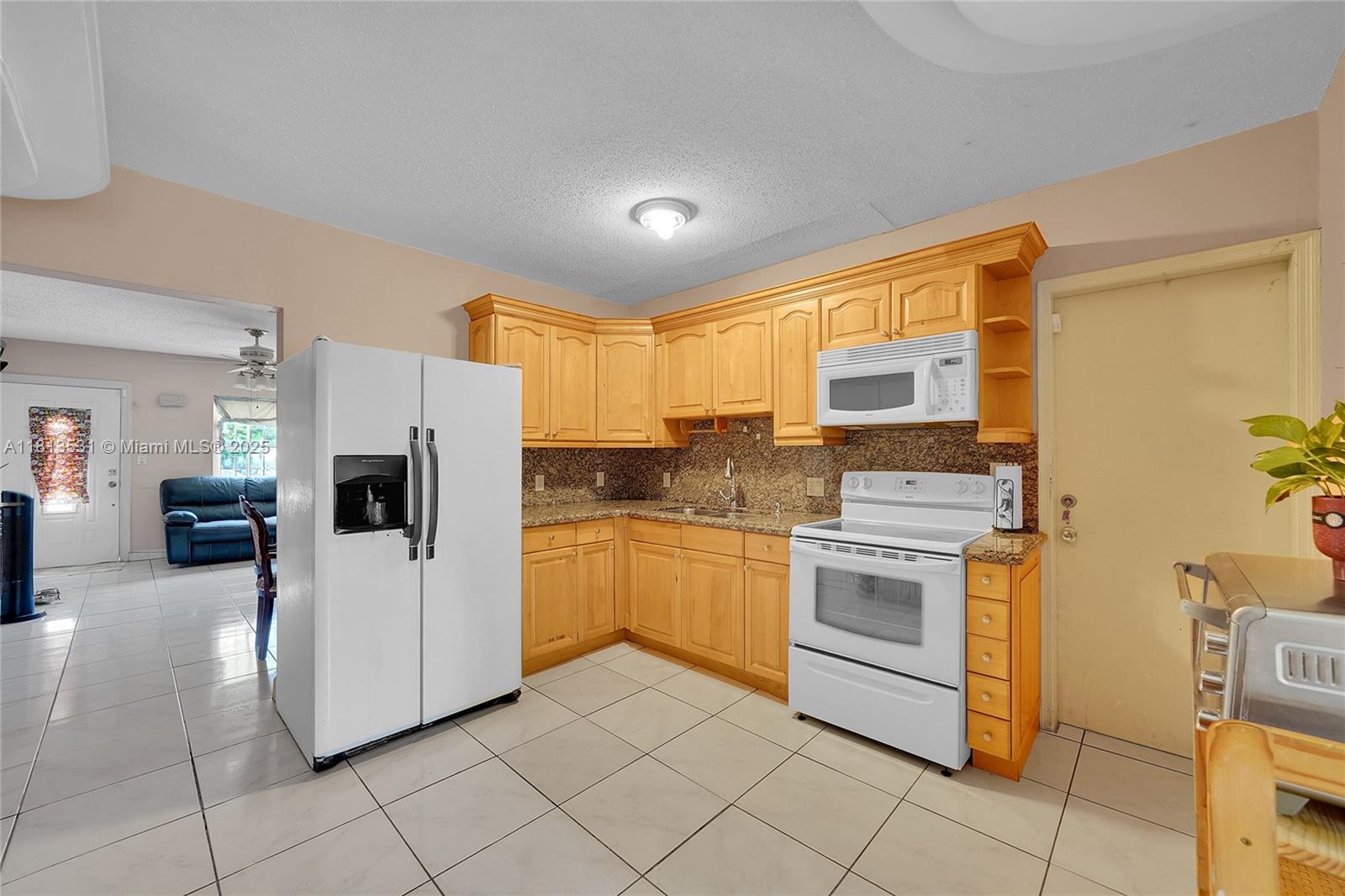 525 NE 126th St, North Miami, Florida image 19
