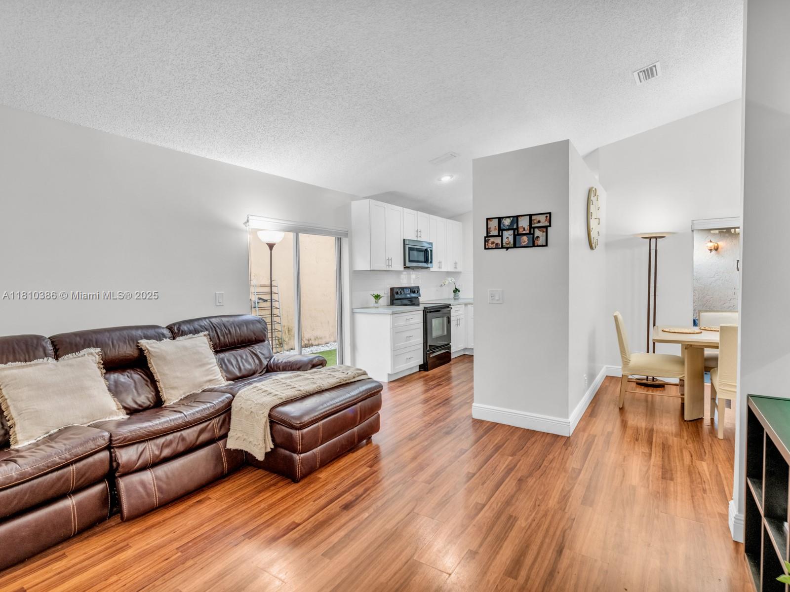 2810 River Run Cir E, Miramar, Florida image 16