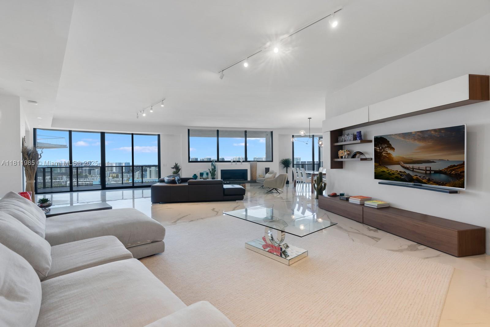 Apartamento à Venda em Sunny Isles Beach, FL