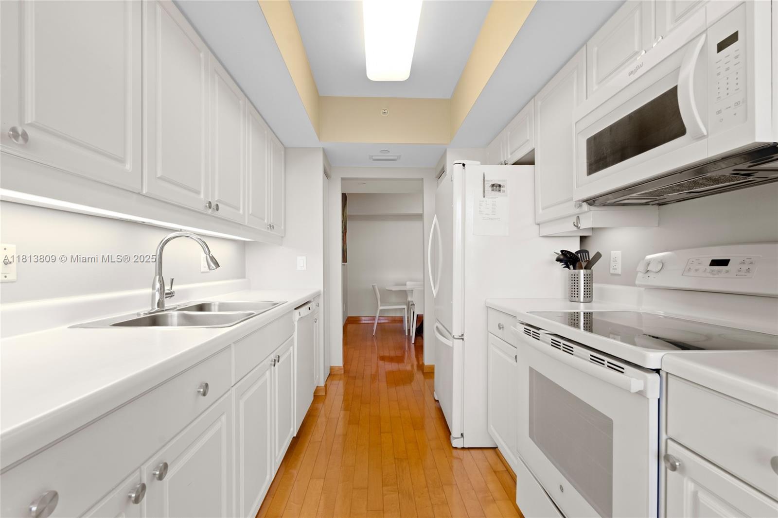 21205 Yacht Club Dr #707, Aventura, Florida image 10