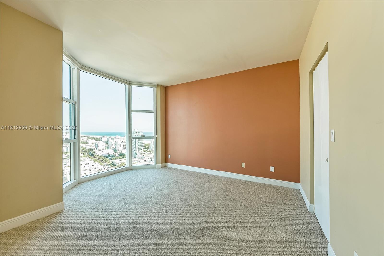 300 S Pointe Dr #2103, Miami Beach FL 33139