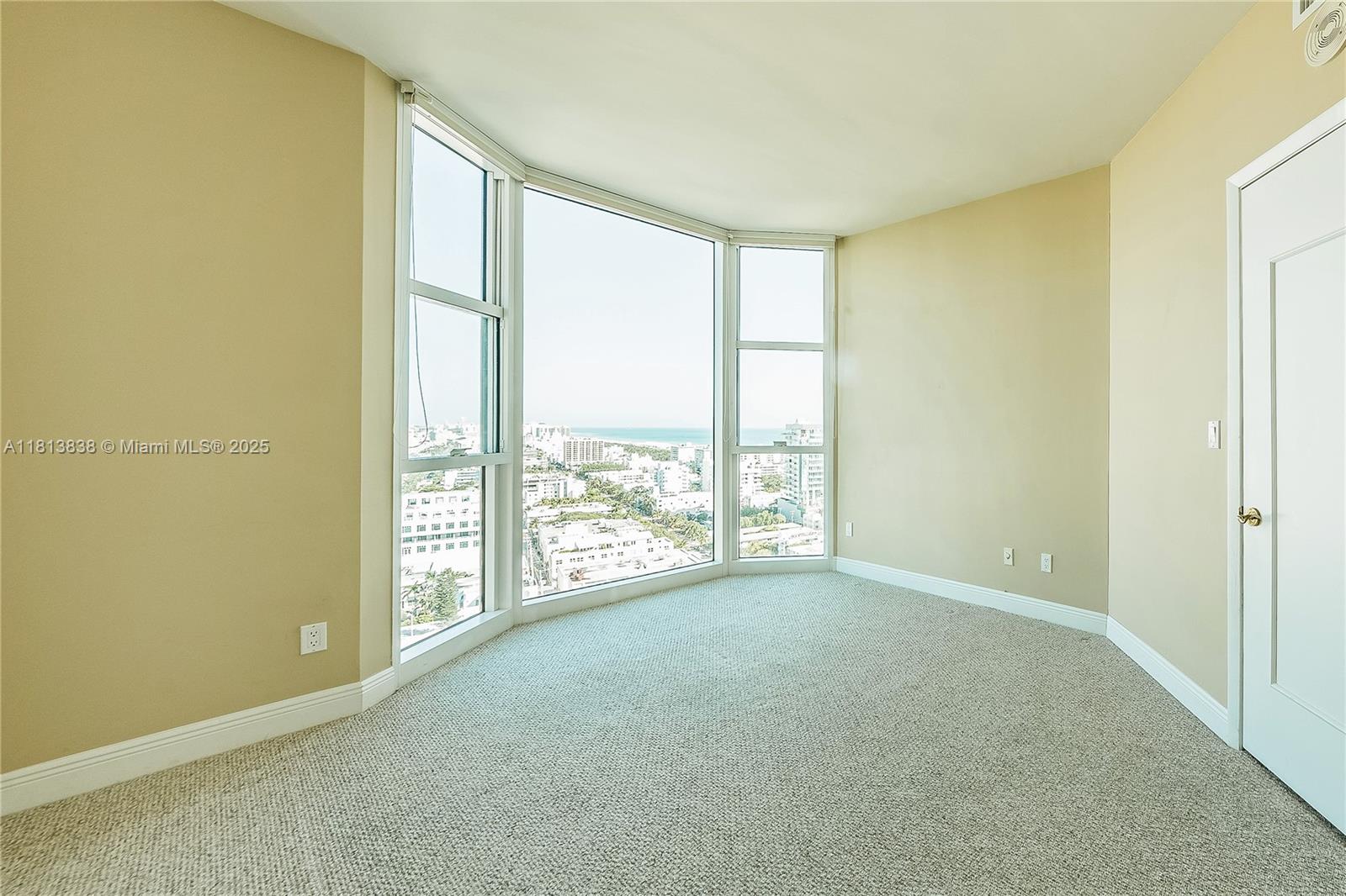 300 S Pointe Dr #2103, Miami Beach FL 33139
