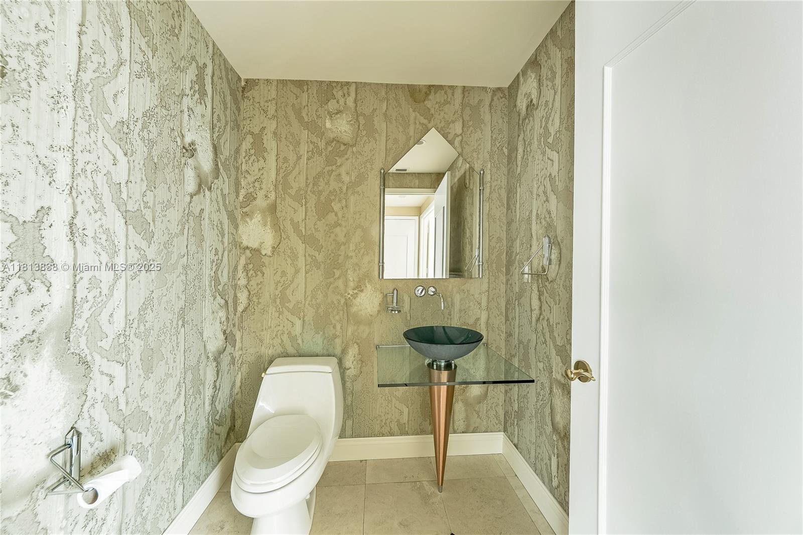 300 S Pointe Dr #2103, Miami Beach FL 33139