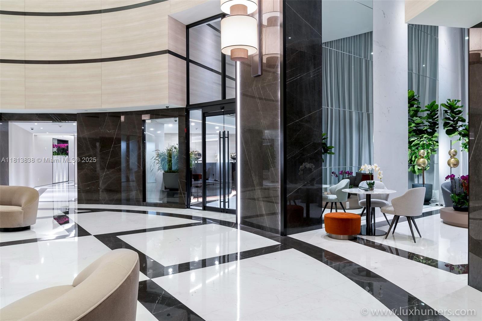 300 S Pointe Dr #2103, Miami Beach FL 33139