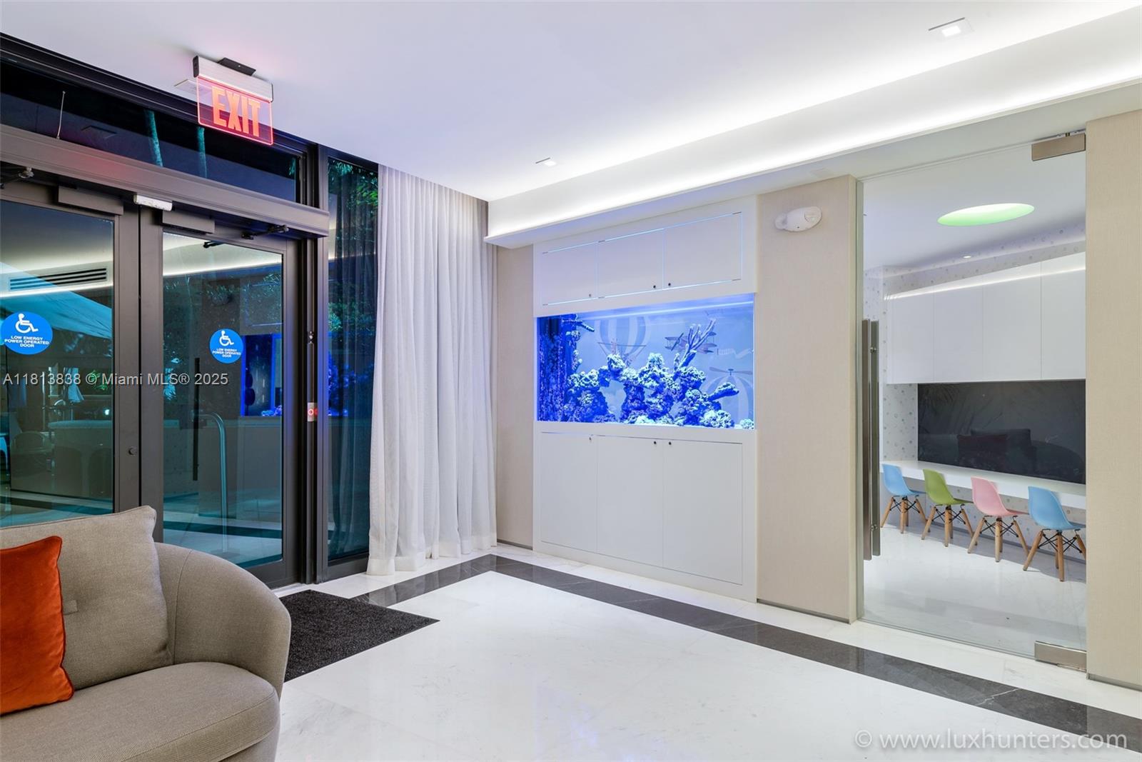 300 S Pointe Dr #2103, Miami Beach FL 33139
